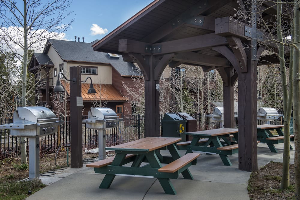 Grand Timber Lodge American Vacation Marketing